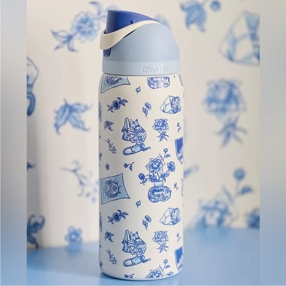 owala Other - Owala Urban Outfitters Exclusive Delft Cat Print FreeSip 32 oz Water Bottle